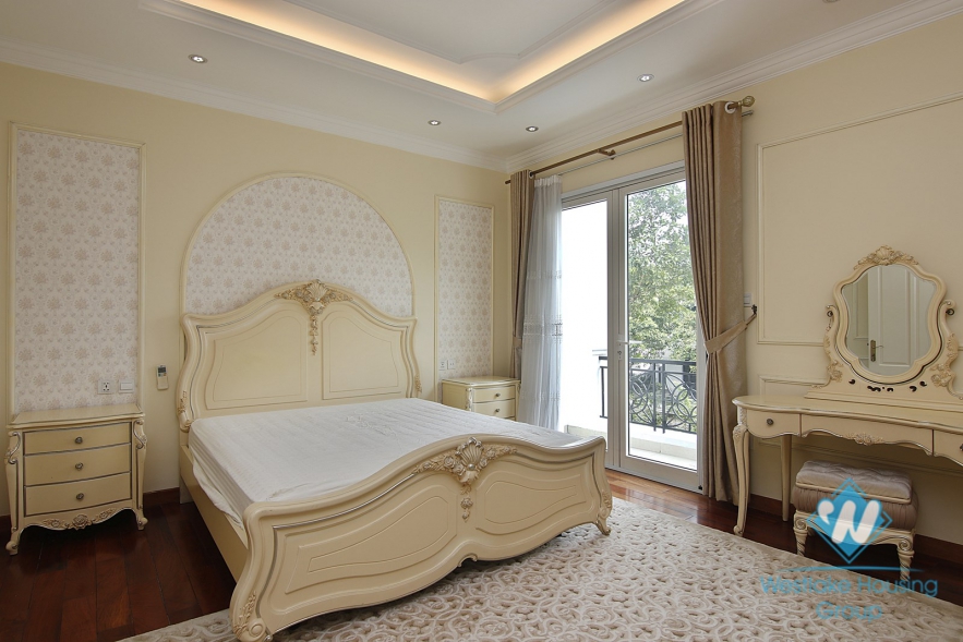 Five-bedroom villa for rent in Vinhome Riverside near BIS international school